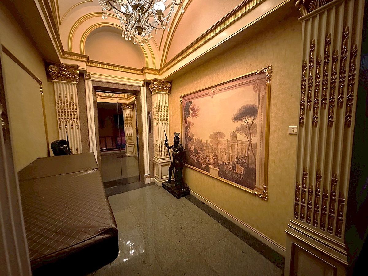 For RentShop HouseSukhumvit, Asoke, Thonglor :  Luxuriously Decorated Building with Elevator for Rent in the Heart of Thonglor ** NO CO-AGENT ** 