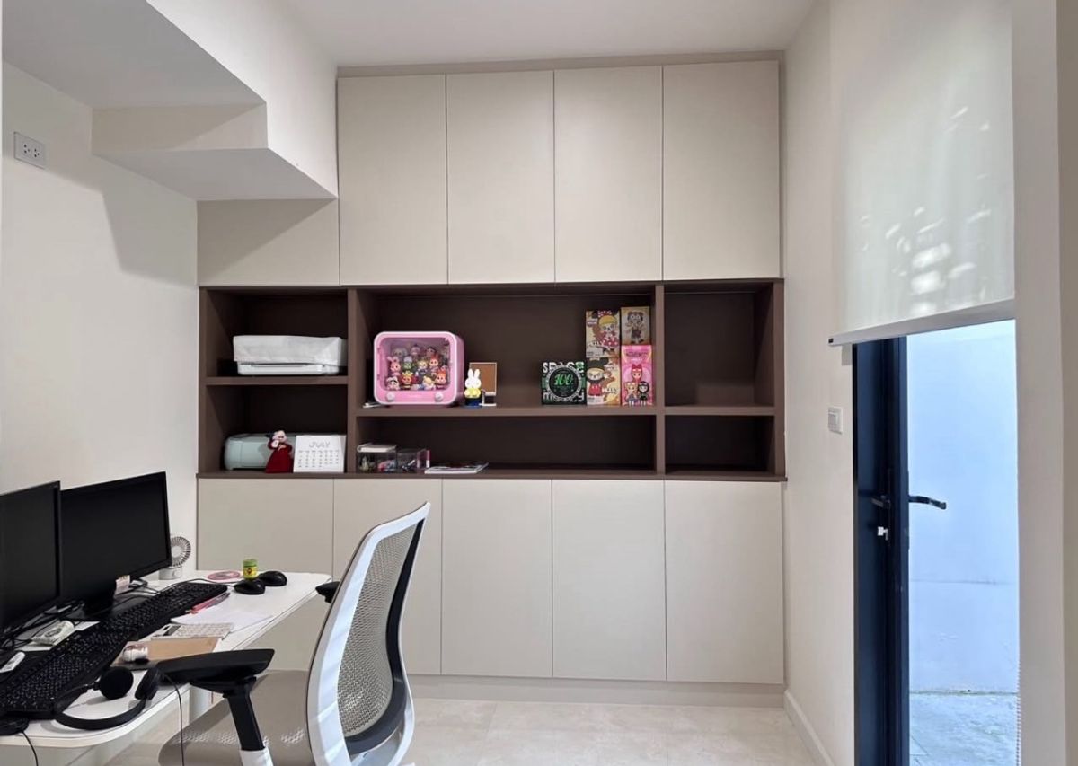 For RentTownhomeRama3 (Riverside),Satupadit : Townhouse for rent 🔥 Demi Sathu 49 🔥 3 bedrooms, 4 bathrooms, fully furnished and equipped with appliances.