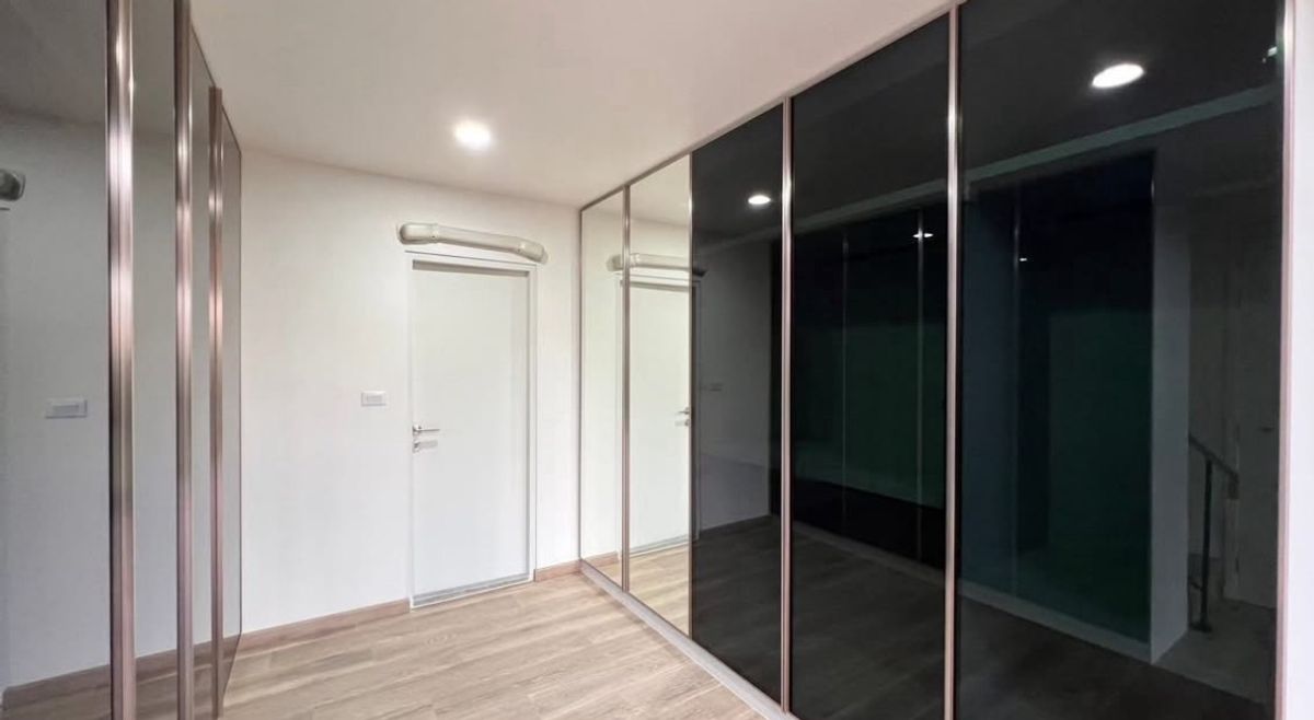 For RentTownhomeRama3 (Riverside),Satupadit : Townhouse for rent 🔥 Demi Sathu 49 🔥 3 bedrooms, 4 bathrooms, fully furnished and equipped with appliances.