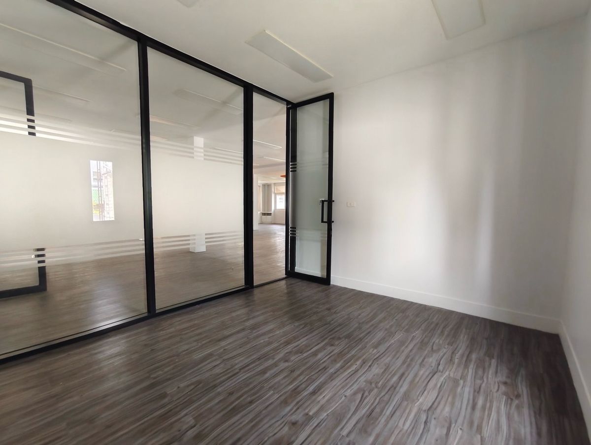 ให้เช่าสำนักงานสีลม ศาลาแดง บางรัก : ให้เช่า ออฟฟิศสำนักงาน 196 ตร.ม. สีลม - สาทร ใกล้ รถไฟฟ้า BTS ศาลาแดง 400 เมตร ทำเลดีมาก | For Rental - Office Space 196 sq.m. for Your Business at Silom - Sathorn , Closed to BTS Saladaeng 400 Meters , Prime Location on CBD