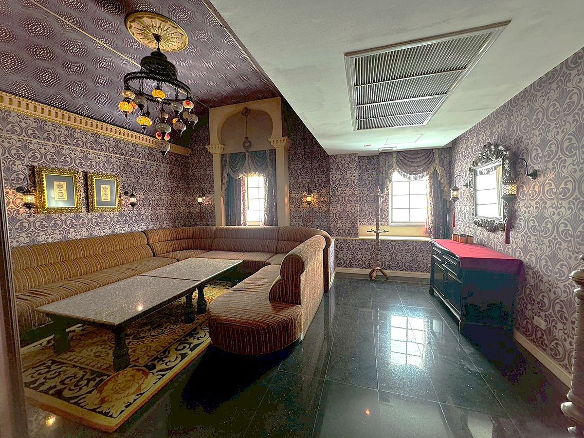 For RentShop HouseSukhumvit, Asoke, Thonglor :  Luxuriously Decorated Building with Elevator for Rent in the Heart of Thonglor ** NO CO-AGENT ** 