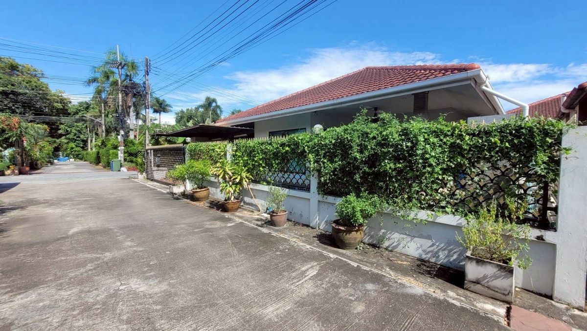 For SaleHousePattaya, Bangsaen, Chonburi : 🏡 Single-Storey Detached House for Sale pattaya📍 Land size: 268 sq.m. (67 sq.wah)