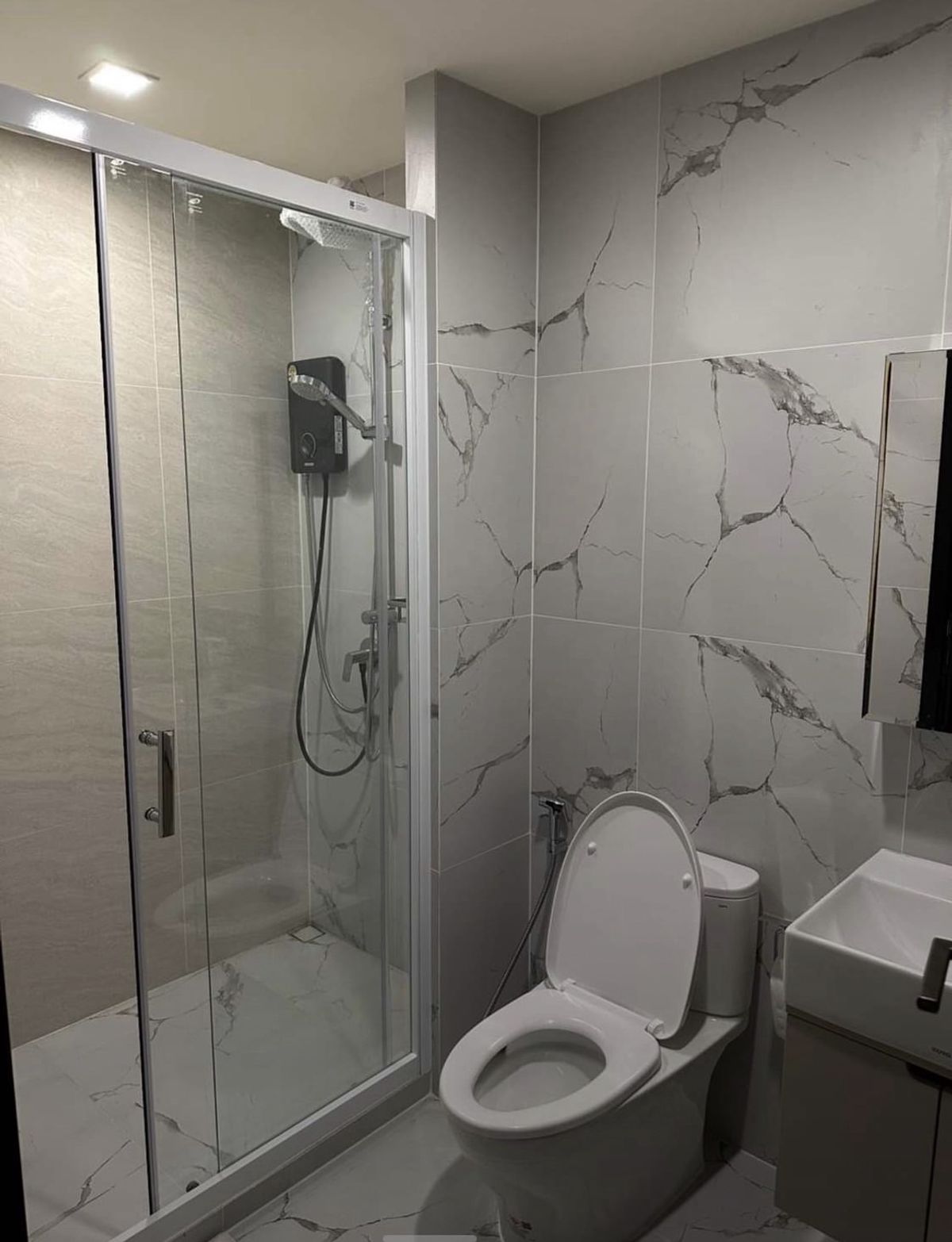 For RentCondoWongwianyai, Charoennakor : For rent 📍 Na Reva Charoennakhon 📍 Fully furnished and equipped, near BTS Krung Thonburi