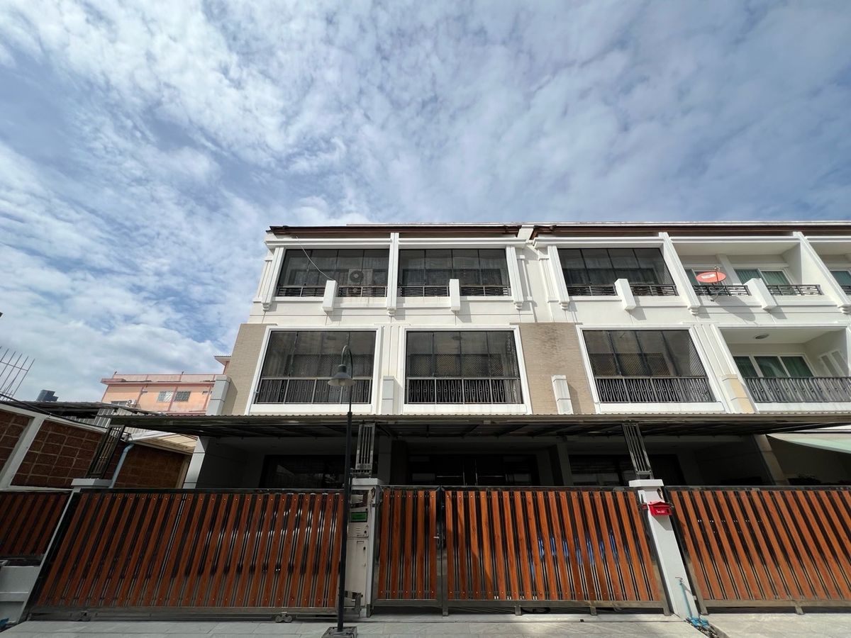 TownhomeSathorn, Narathiwat : 🔥 Selling and renting a house in good condition, beautiful decoration, good location, 3 houses next to the corner with parking