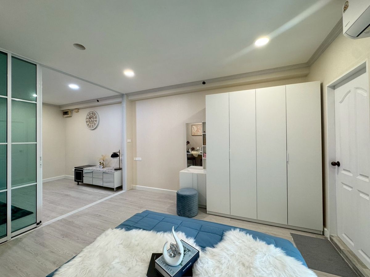 For RentCondoPattanakan, Srinakarin : Condo for rent, Supalai Park, Srinakarin, studio room, ready to move in Next to the Yellow Line ✨