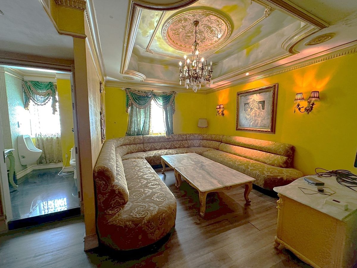 For RentShop HouseSukhumvit, Asoke, Thonglor :  Luxuriously Decorated Building with Elevator for Rent in the Heart of Thonglor ** NO CO-AGENT ** 