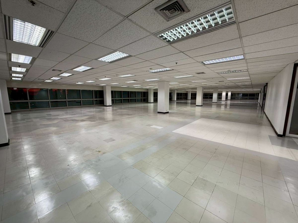 ขายสำนักงานสุขุมวิท อโศก ทองหล่อ : ขาย/ให้เช่า 650 bt/Sqm. อาคารเสริมมิตร BTS Asoke & MRT Sukhumvit 