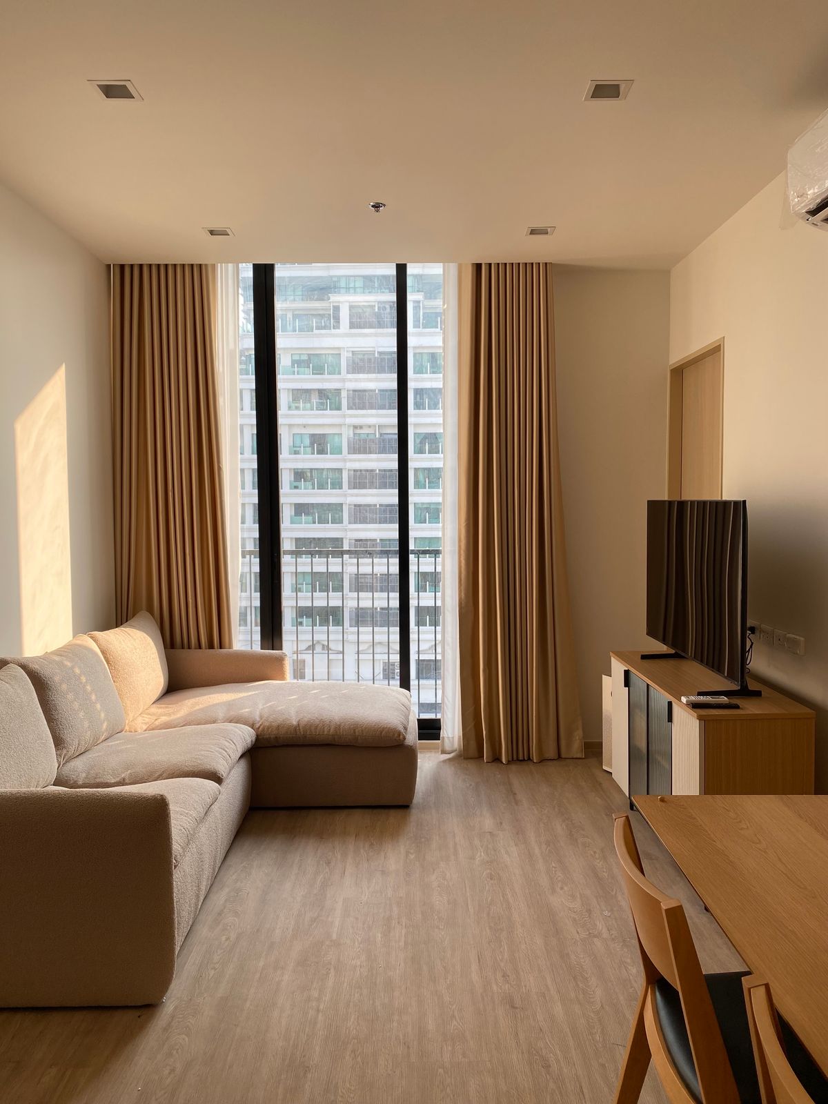 For RentCondoSukhumvit, Asoke, Thonglor : [For Rent] Noble State Sukhumvit 39 Corner Unit 42 sq.m.