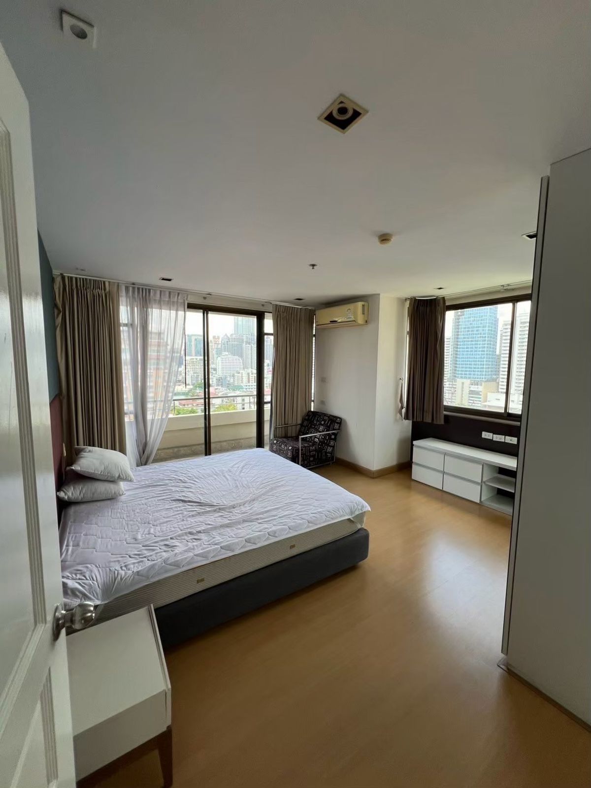 ให้เช่าคอนโดนานา : ให้เช่า – คอนโด Nantiruj Tower | สุขุมวิท ซอย 8 | 600 ม. จาก BTS นานา