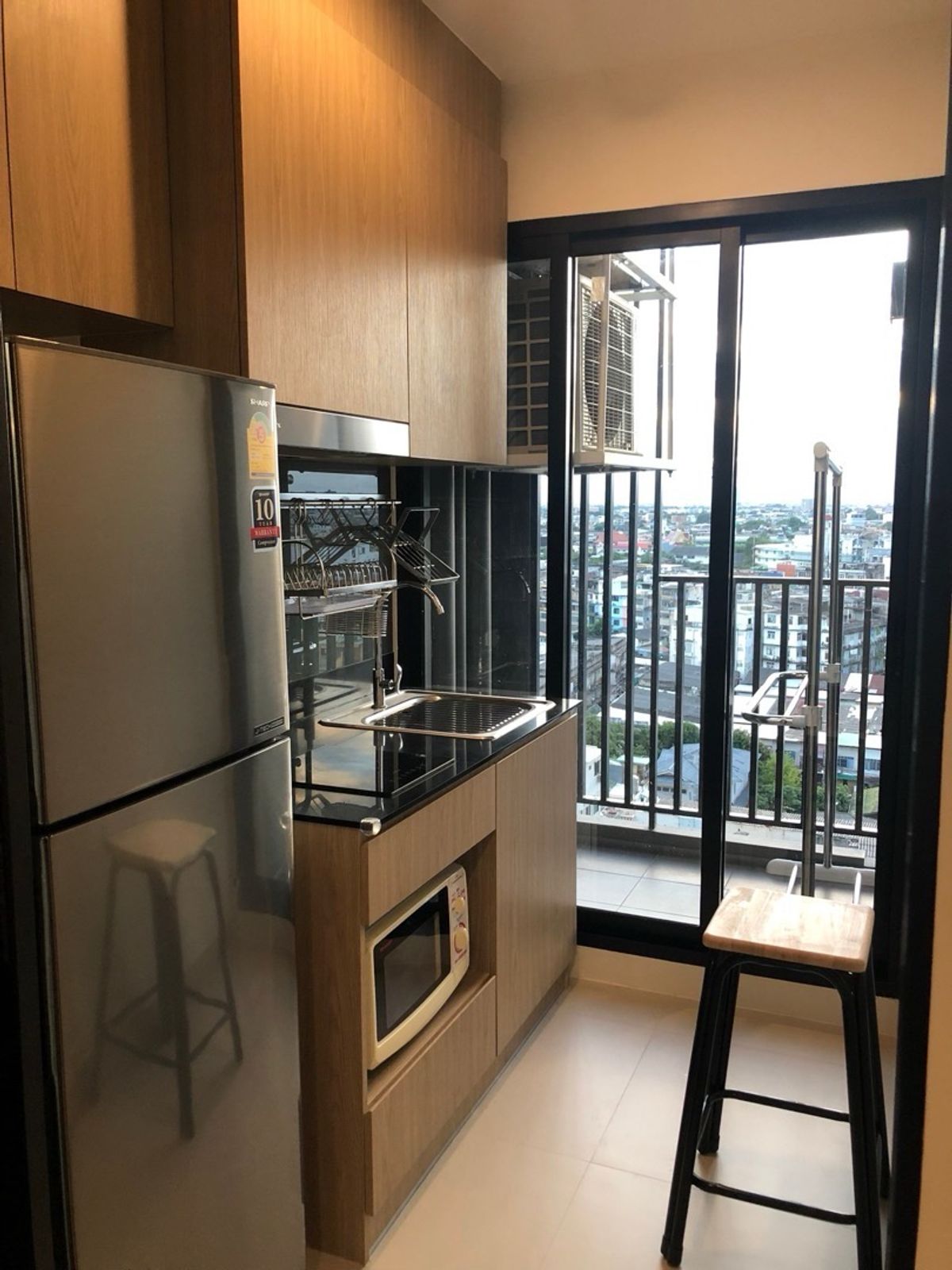 For RentCondoWongwianyai, Charoennakor : Rent 12,000 ready to have a washing machine.