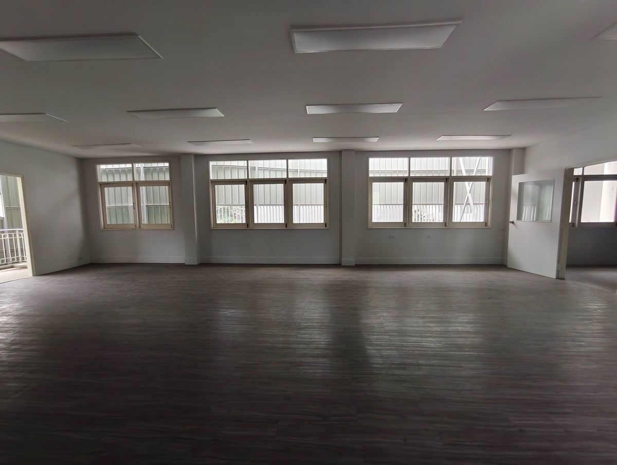 ให้เช่าสำนักงานสีลม ศาลาแดง บางรัก : ให้เช่า ออฟฟิศสำนักงาน 77.7 ตร.ม. สาทร - สีลม ใกล้ BTS ศาลาแดง 400 เมตร | For Rent - Office Space your Company sizing 77.7 sq.m. at Sathorn - Silom , Closed to BTS Saladaeng 400 Meters