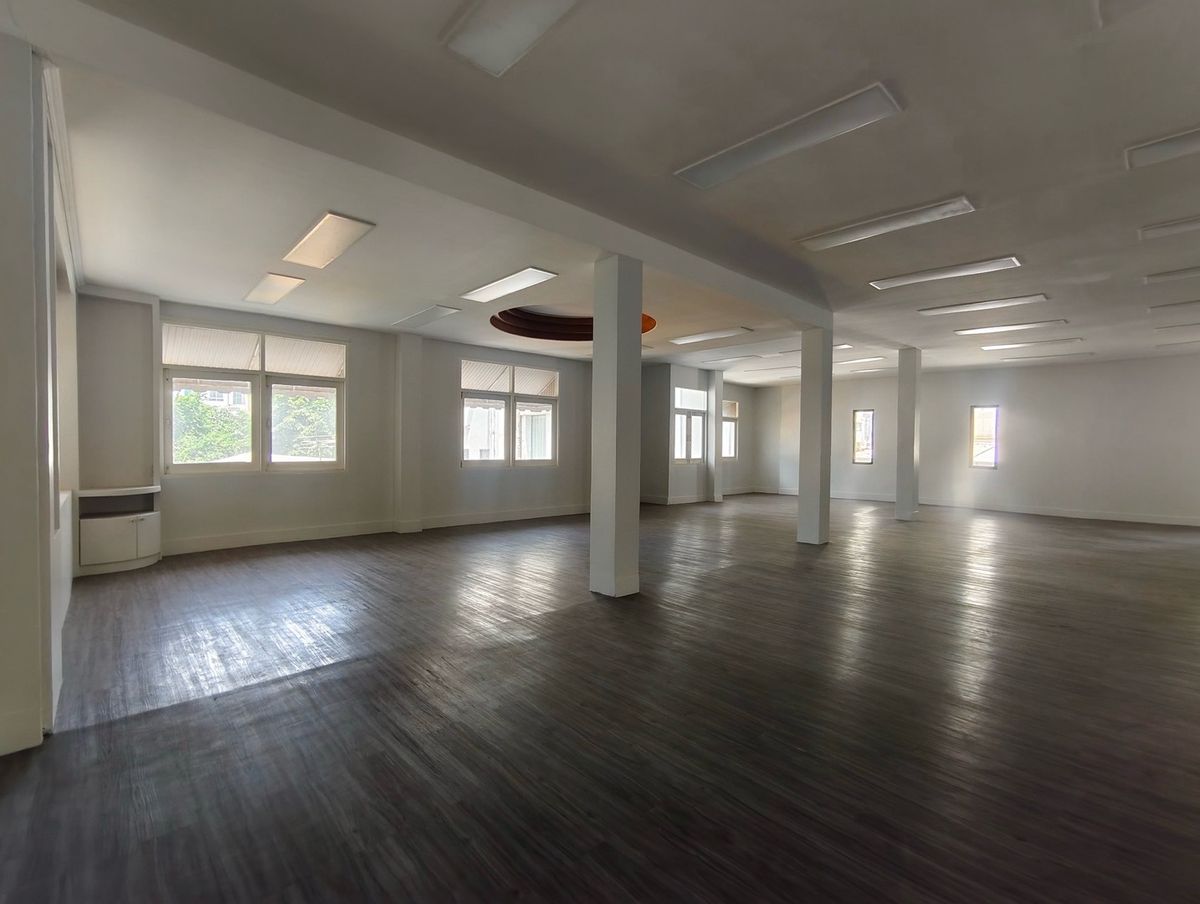 ให้เช่าสำนักงานสีลม ศาลาแดง บางรัก : ให้เช่า ออฟฟิศสำนักงาน 196 ตร.ม. สีลม - สาทร ใกล้ รถไฟฟ้า BTS ศาลาแดง 400 เมตร ทำเลดีมาก | For Rental - Office Space 196 sq.m. for Your Business at Silom - Sathorn , Closed to BTS Saladaeng 400 Meters , Prime Location on CBD