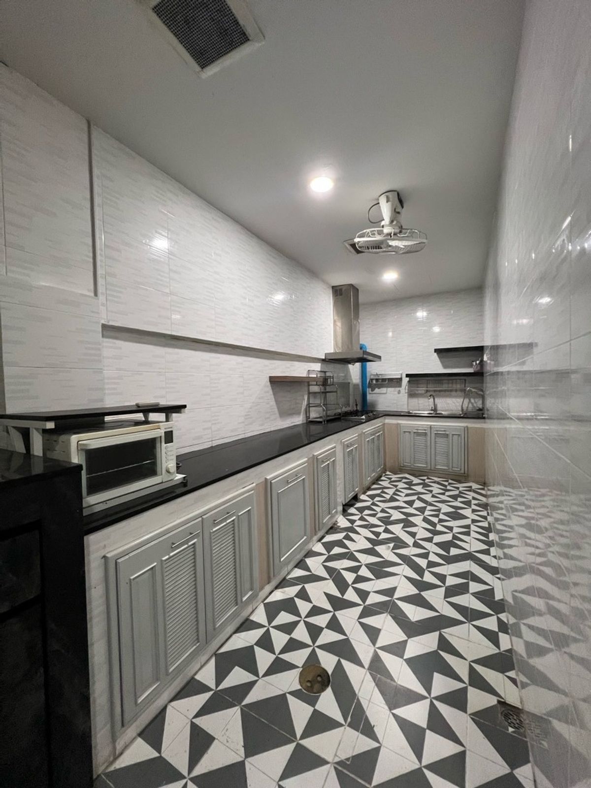 TownhomeSathorn, Narathiwat : 🔥 Selling and renting a house in good condition, beautiful decoration, good location, 3 houses next to the corner with parking