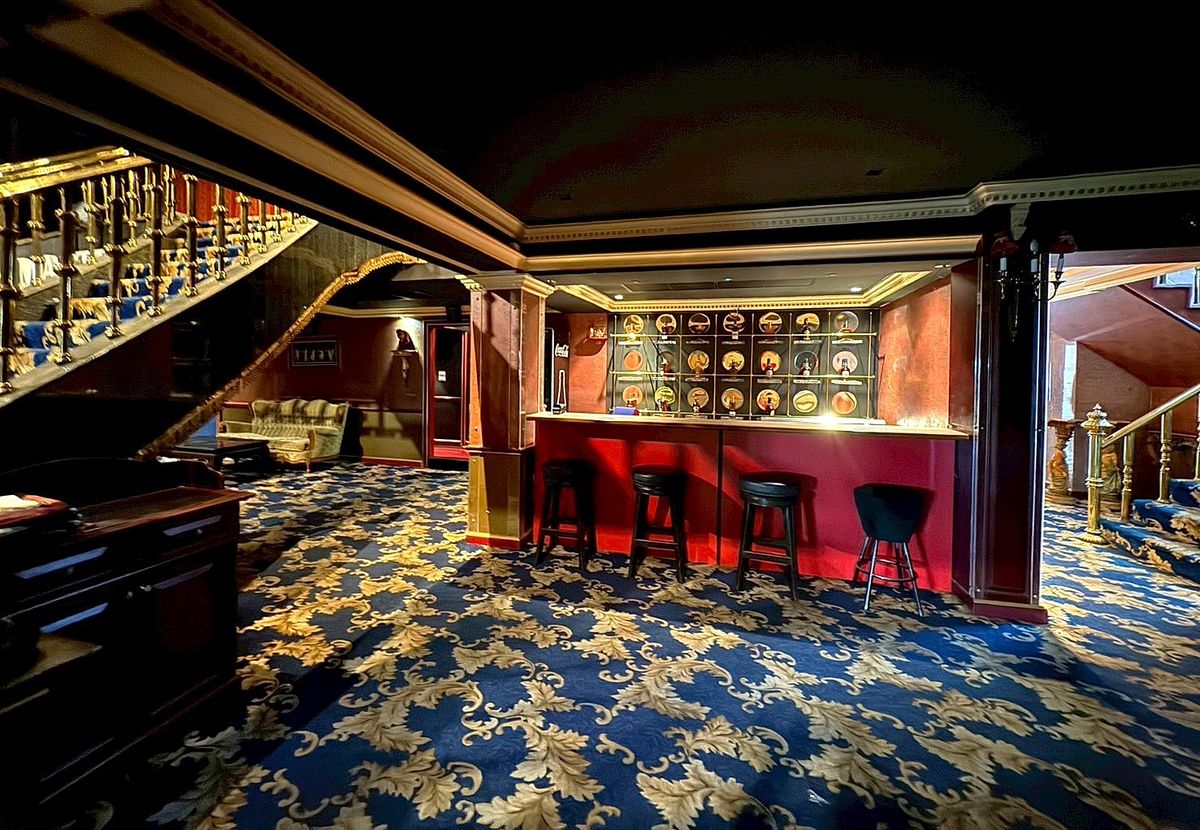 For RentShop HouseSukhumvit, Asoke, Thonglor :  Luxuriously Decorated Building with Elevator for Rent in the Heart of Thonglor ** NO CO-AGENT ** 