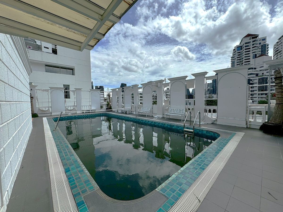 For RentShop HouseSukhumvit, Asoke, Thonglor :  Luxuriously Decorated Building with Elevator for Rent in the Heart of Thonglor ** NO CO-AGENT ** 