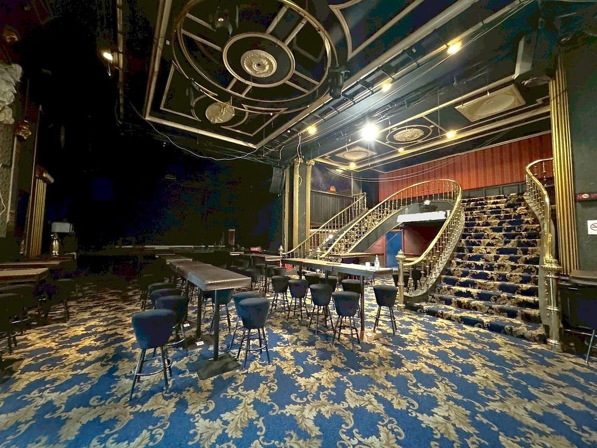 For RentShop HouseSukhumvit, Asoke, Thonglor :  Luxuriously Decorated Building with Elevator for Rent in the Heart of Thonglor ** NO CO-AGENT ** 