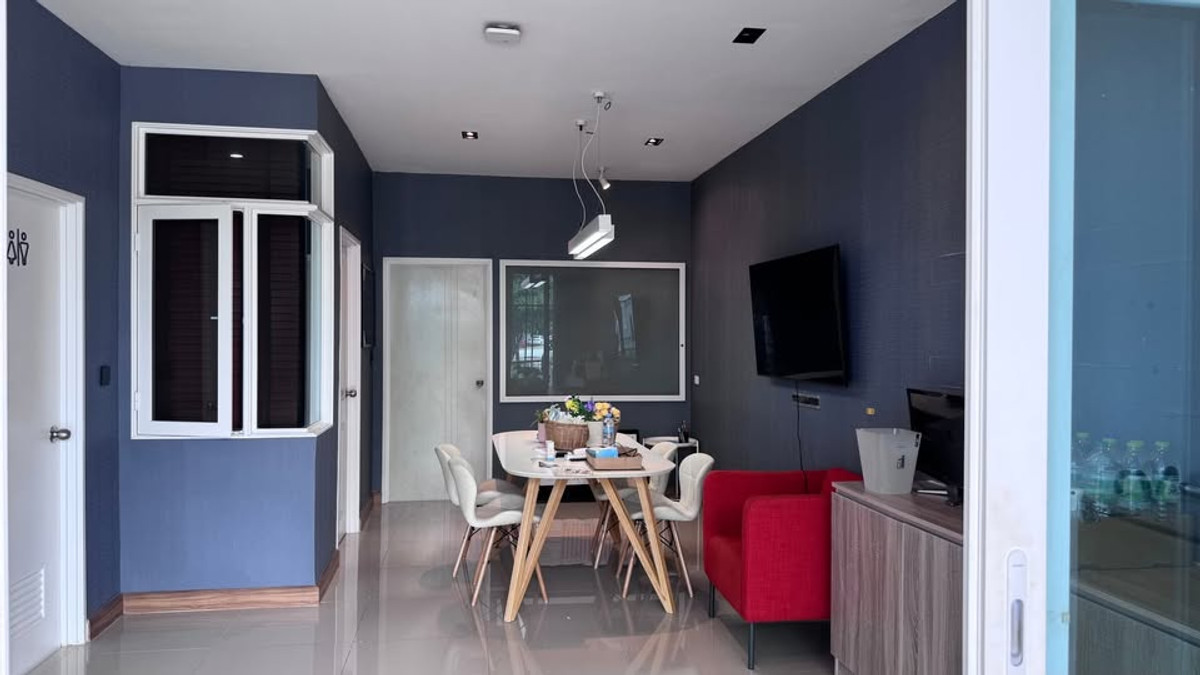 จดทะเบียนบริษัทฯ ได้ 🏡 ให้เช่า *หลังมุม* ทาวน์โฮม 3 ชั้น โครงการ Golden City แจ้งวัฒนะ - เมืองทอง Loading...