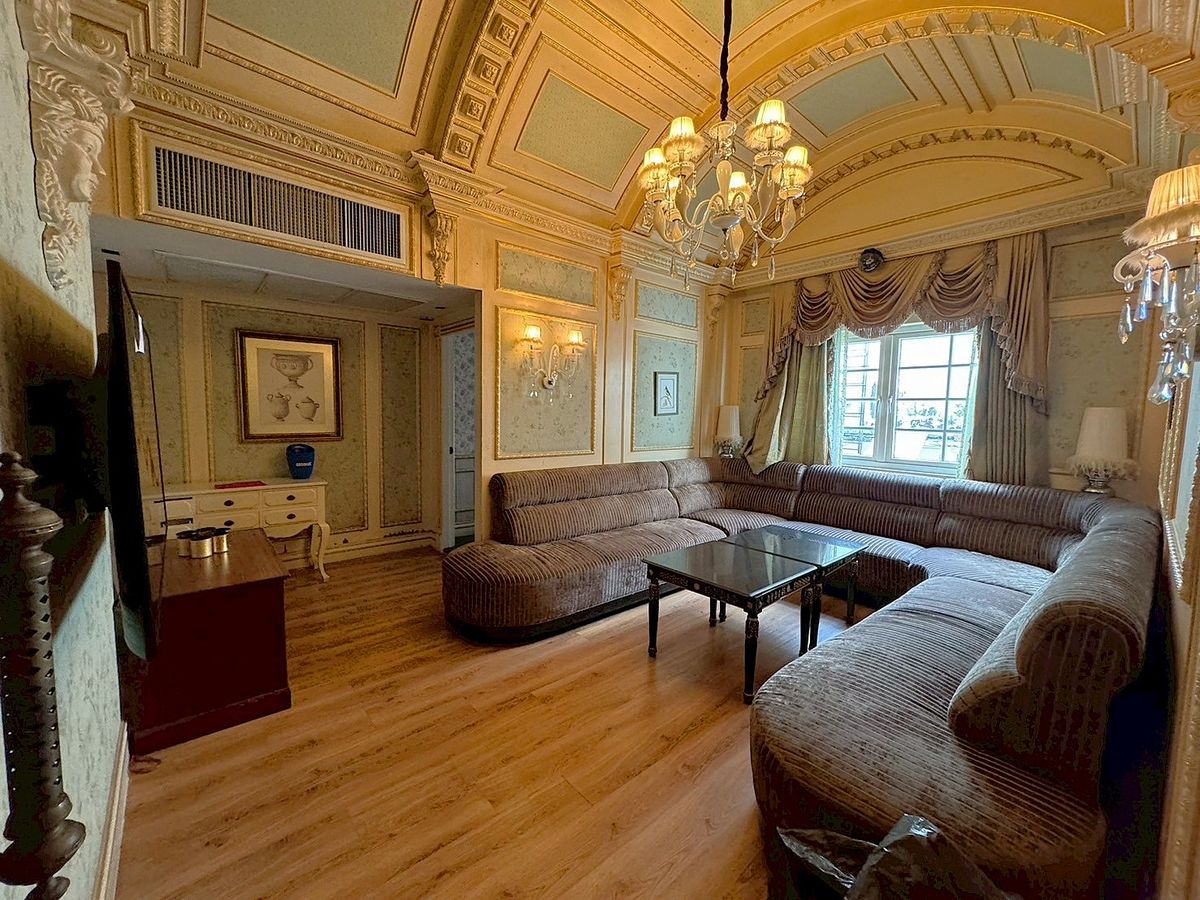 For RentShop HouseSukhumvit, Asoke, Thonglor :  Luxuriously Decorated Building with Elevator for Rent in the Heart of Thonglor ** NO CO-AGENT ** 