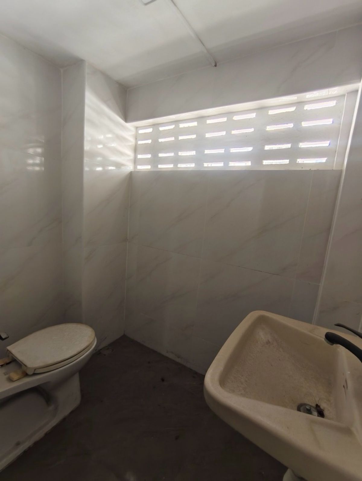 ให้เช่าสำนักงานสีลม ศาลาแดง บางรัก : ให้เช่า ออฟฟิศสำนักงาน 196 ตร.ม. สีลม - สาทร ใกล้ รถไฟฟ้า BTS ศาลาแดง 400 เมตร ทำเลดีมาก | For Rental - Office Space 196 sq.m. for Your Business at Silom - Sathorn , Closed to BTS Saladaeng 400 Meters , Prime Location on CBD