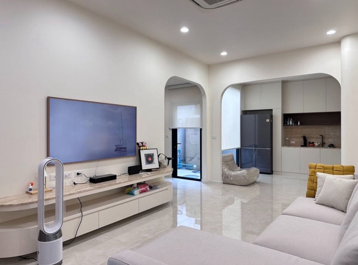 For RentTownhomeRama3 (Riverside),Satupadit : Townhouse for rent 🔥 Demi Sathu 49 🔥 3 bedrooms, 4 bathrooms, fully furnished and equipped with appliances.