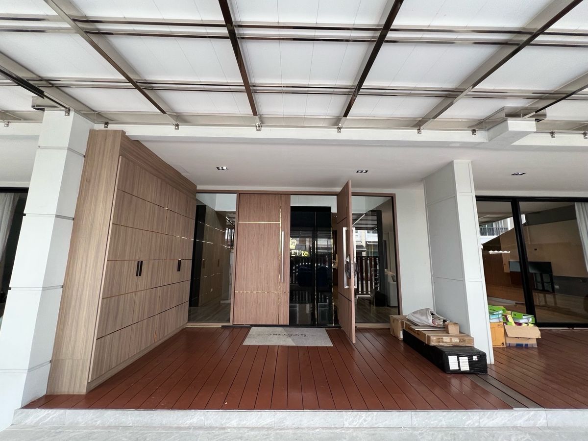 TownhomeSathorn, Narathiwat : 🔥 Selling and renting a house in good condition, beautiful decoration, good location, 3 houses next to the corner with parking