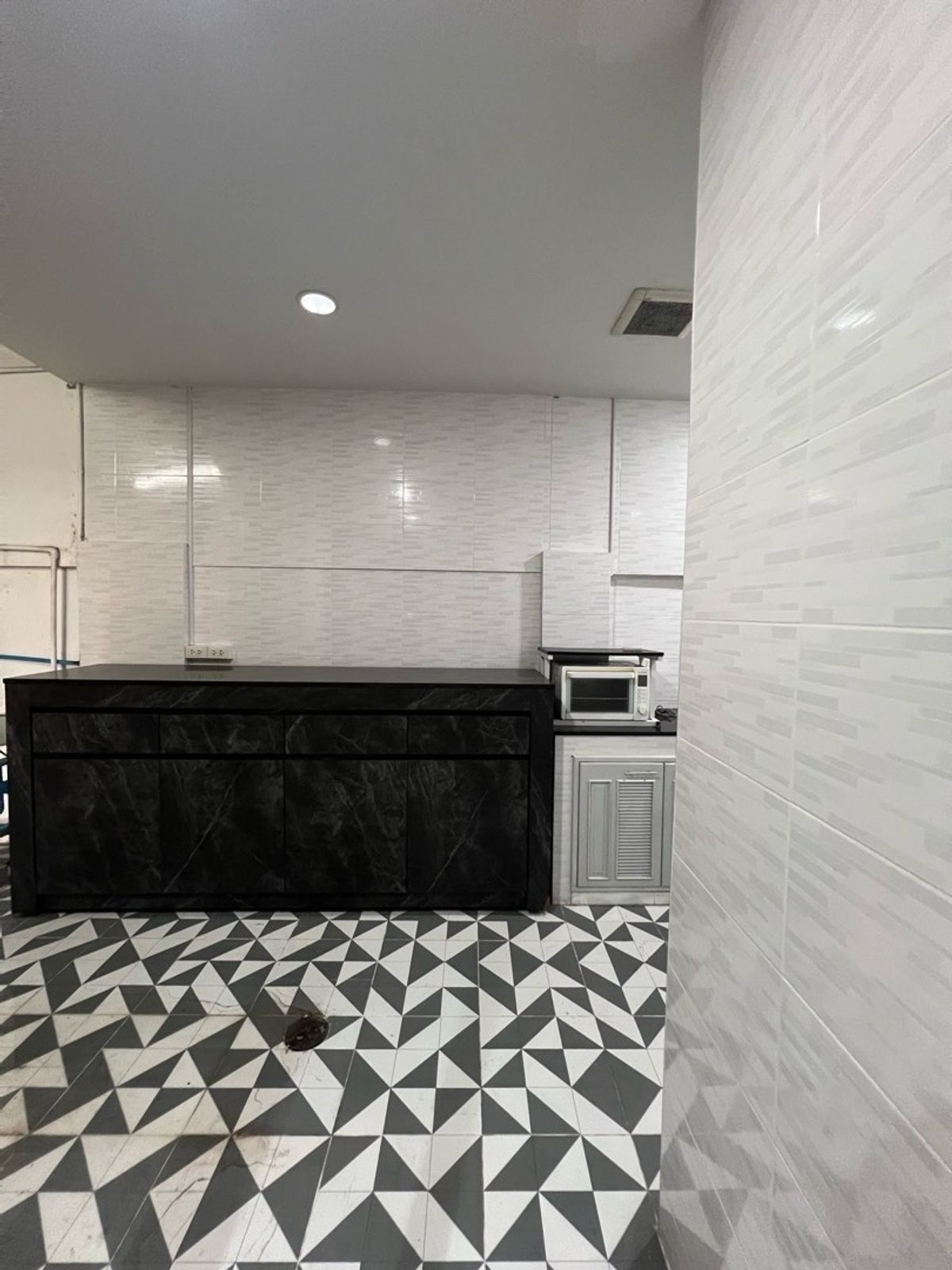 TownhomeSathorn, Narathiwat : 🔥 Selling and renting a house in good condition, beautiful decoration, good location, 3 houses next to the corner with parking