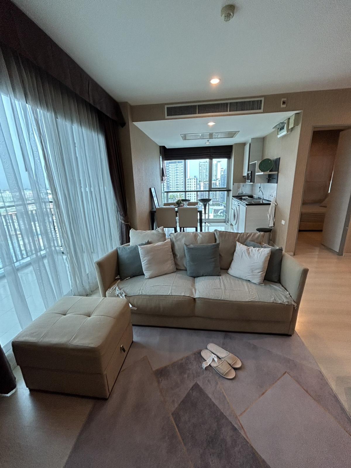 For SaleCondoRatchadapisek, Huaikwang, Suttisan : Condo Life Ratchadapisek 2 bedrooms near MRT Huai KhwangOnly 5.8 million THB with a complete swimming pool and fitness center!