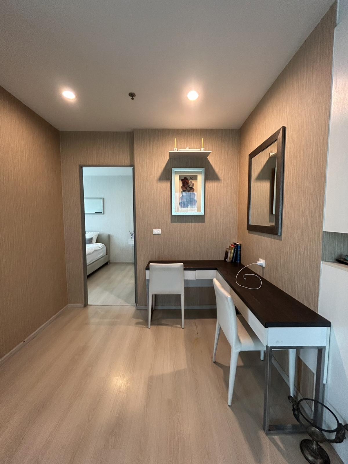 For SaleCondoRatchadapisek, Huaikwang, Suttisan : Condo Life Ratchadapisek 2 bedrooms near MRT Huai KhwangOnly 5.8 million THB with a complete swimming pool and fitness center!