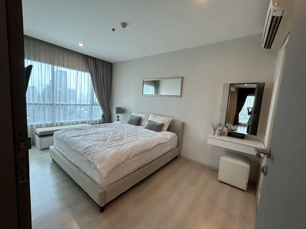 For SaleCondoRatchadapisek, Huaikwang, Suttisan : Condo Life Ratchadapisek 2 bedrooms near MRT Huai KhwangOnly 5.8 million THB with a complete swimming pool and fitness center!