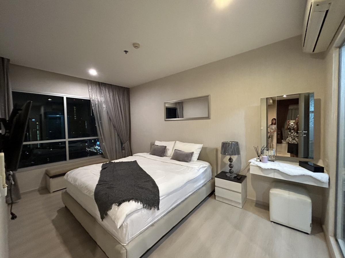 For SaleCondoRatchadapisek, Huaikwang, Suttisan : Condo Life Ratchadapisek 2 bedrooms near MRT Huai KhwangOnly 5.8 million THB with a complete swimming pool and fitness center!