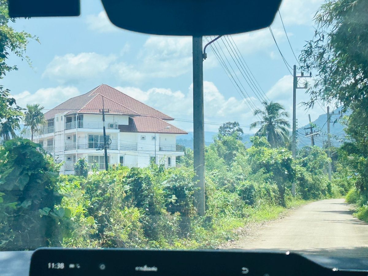 ขายที่ดินนครนายก : ขายที่ดิน 6 ไร่ นครนายก (วิวเขาใหญ่)  6 กิโล ถึงจุดท่องเที่ยว เขาใหญ่