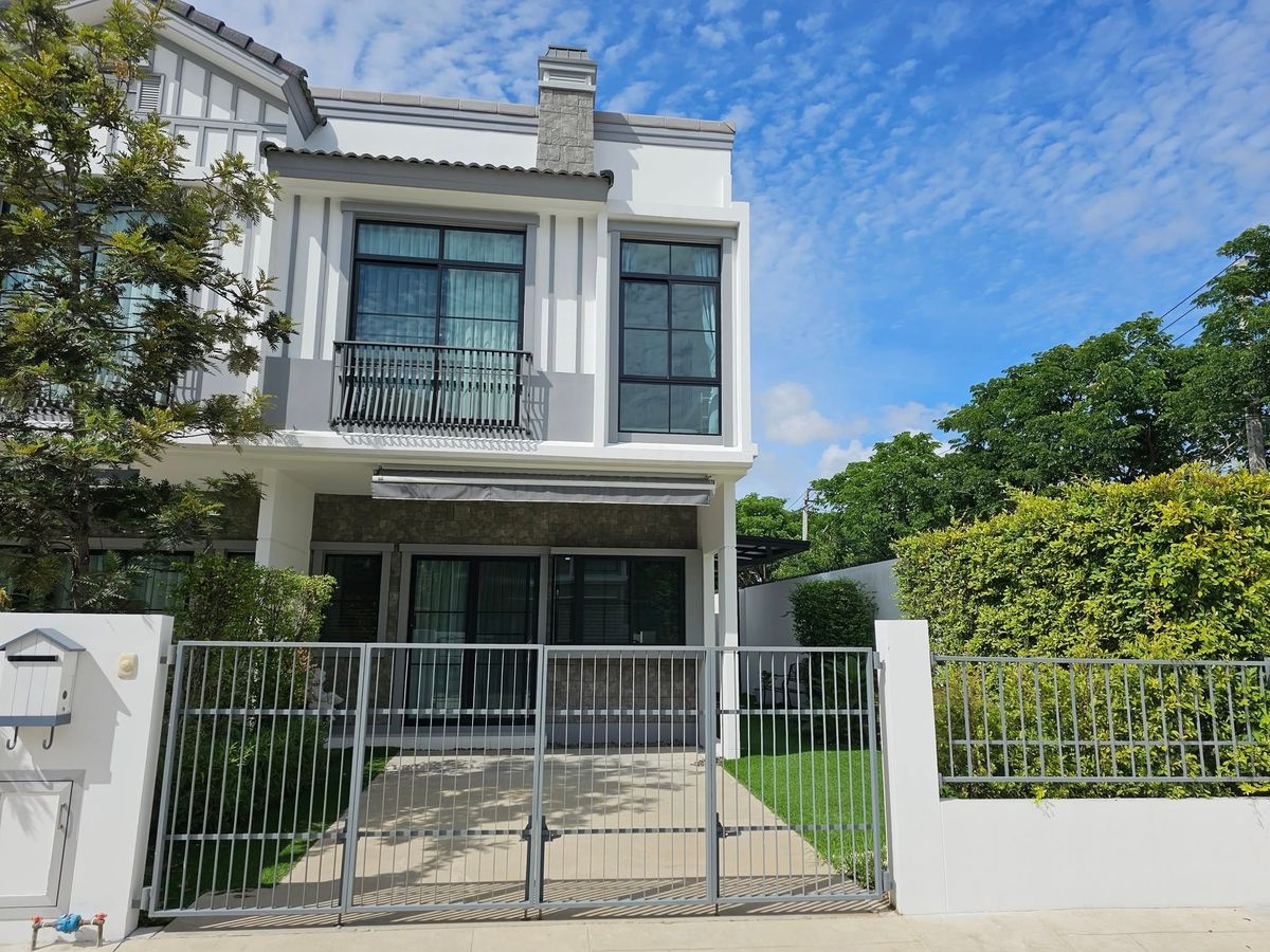 TownhomeBangna, Bearing, Lasalle : Two-story townhome for rent in Indy 5 Village, Bangna, Km. 7. Beautiful and inviting home near restaurants and community areas (TT8-00525)