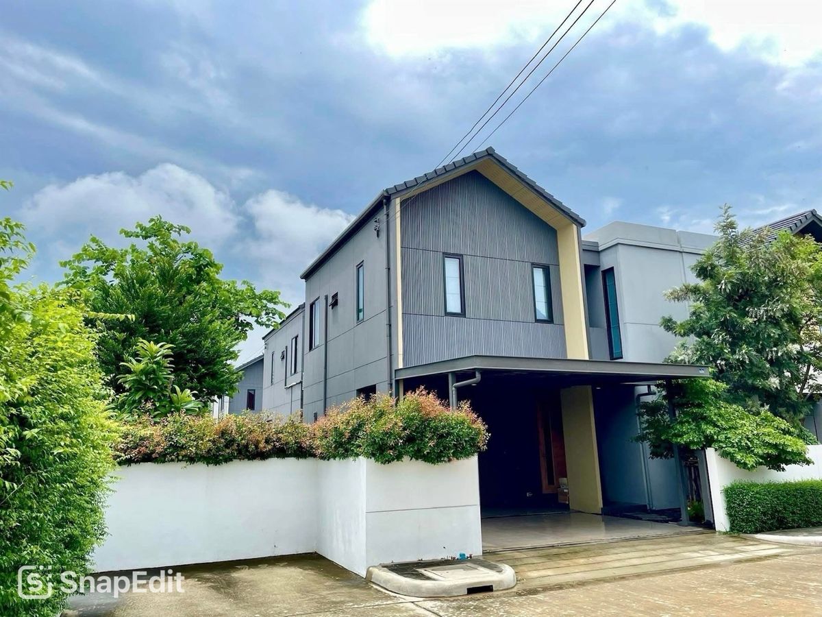 For SaleHouseNawamin, Ramindra : 📢👇 2-Storey Semi-Detached Corner Home – Only 3 Years Old (Built in 2022), Minimal Nordic Design, Prime Location in Watcharapol with Multiple Access Routes