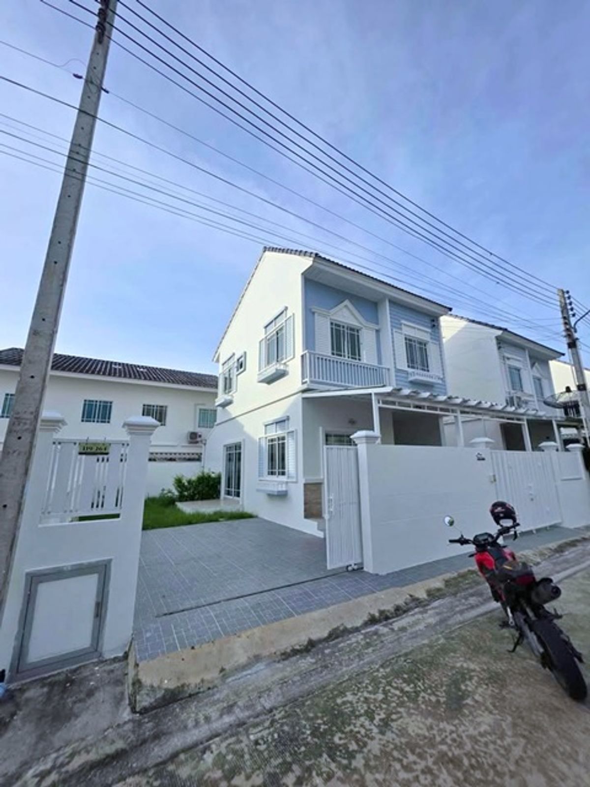 For RentHousePattaya, Bangsaen, Chonburi : Never Living Largest 2-story house for rent Amata DonHuaLo Sukprayoon NongTamlueng Market 1.6km. fu