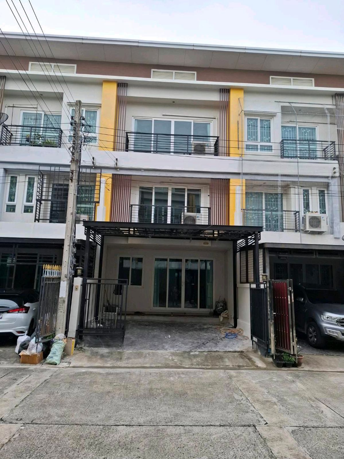 ให้เช่าทาวน์โฮมลาดกระบัง สุวรรณภูมิ : ให้เช่าทาวน์โฮม สุวรรณภูมิทาวน์ @หัวตะเข้ 3 ชั้น (ปรับปรุงใหม่) พร้อมอยู่