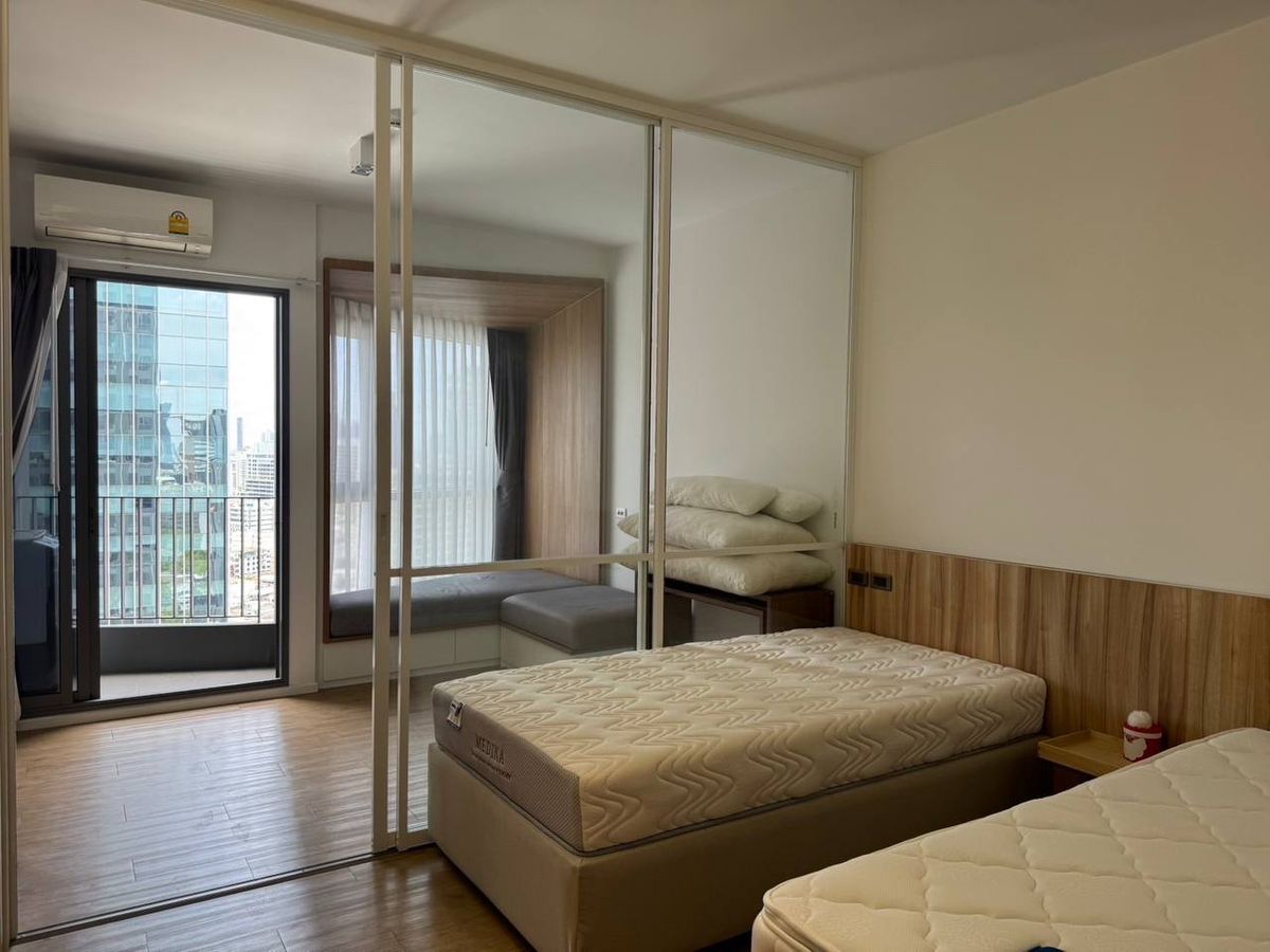 ให้เช่าคอนโดสยาม จุฬา สามย่าน : Triple Y Residence【𝐑𝐄𝐍𝐓】🔥ห้องโทนมินิมอล เรียบง่าย โปร่งโล่ง เฟอร์ครบใช้งานสะดวก🔥  ติดต่อไลน์ไอดี: @hacondo