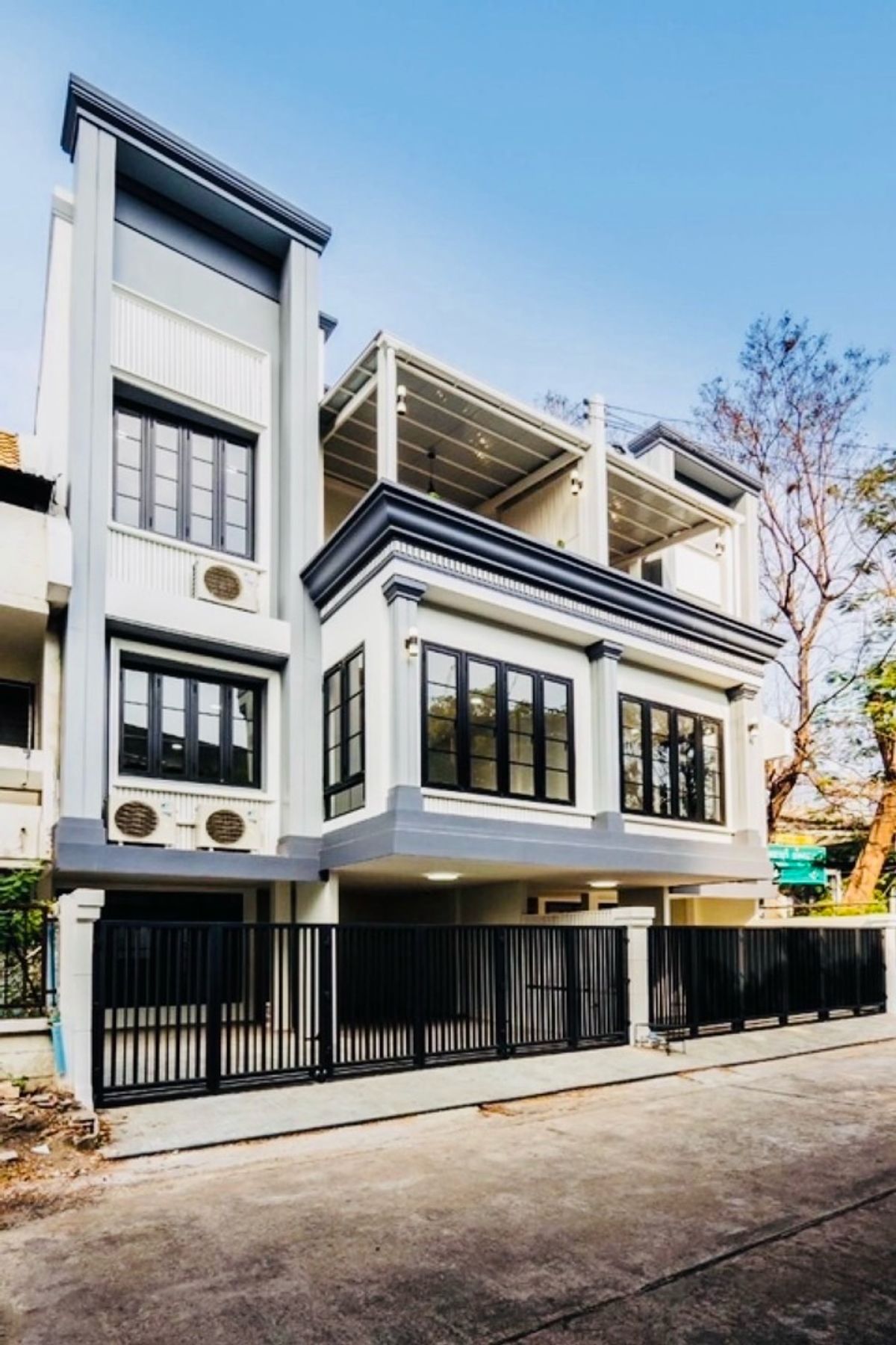 ให้เช่าโฮมออฟฟิศพัฒนาการ ศรีนครินทร์ : For Rent - Home Office Pattanakarn nearby Thonglor , Ekamai and International School | ให้เช่า บ้าน โฮมออฟฟิศ สตูดิโอ พัฒนาการ ใกล้ ทองหล่อ เอกมัย และ โรงเรียนนานาชาติ