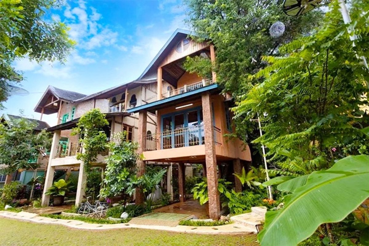 For RentHouseChiang Mai : newly built old English style Lotus Chiang Mai Ruamchok 900 m. For rent 3-story detached house