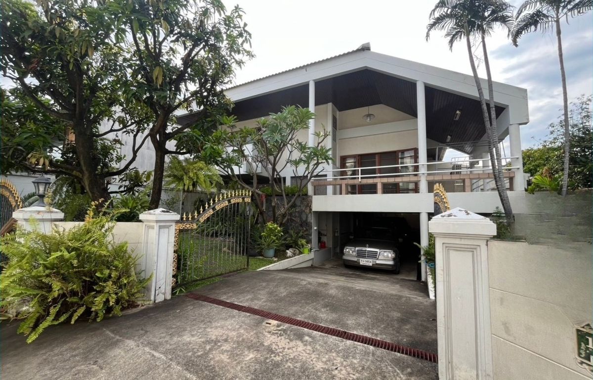 ขายบ้านเกษตรศาสตร์ รัชโยธิน : บ้านเดี่ยว 2 ชั้น โครงการ เอส.พี.การ์เด้น S.P.GARDEN (พร้อมอยู่)ตรงข้ามเซ็นทรัลปิ่นเกล้า แขวงบางบำหรุ เขตบางพลัด กรุงเทพมหานคร  (ราคาถูก! 15,990,000 บาท)