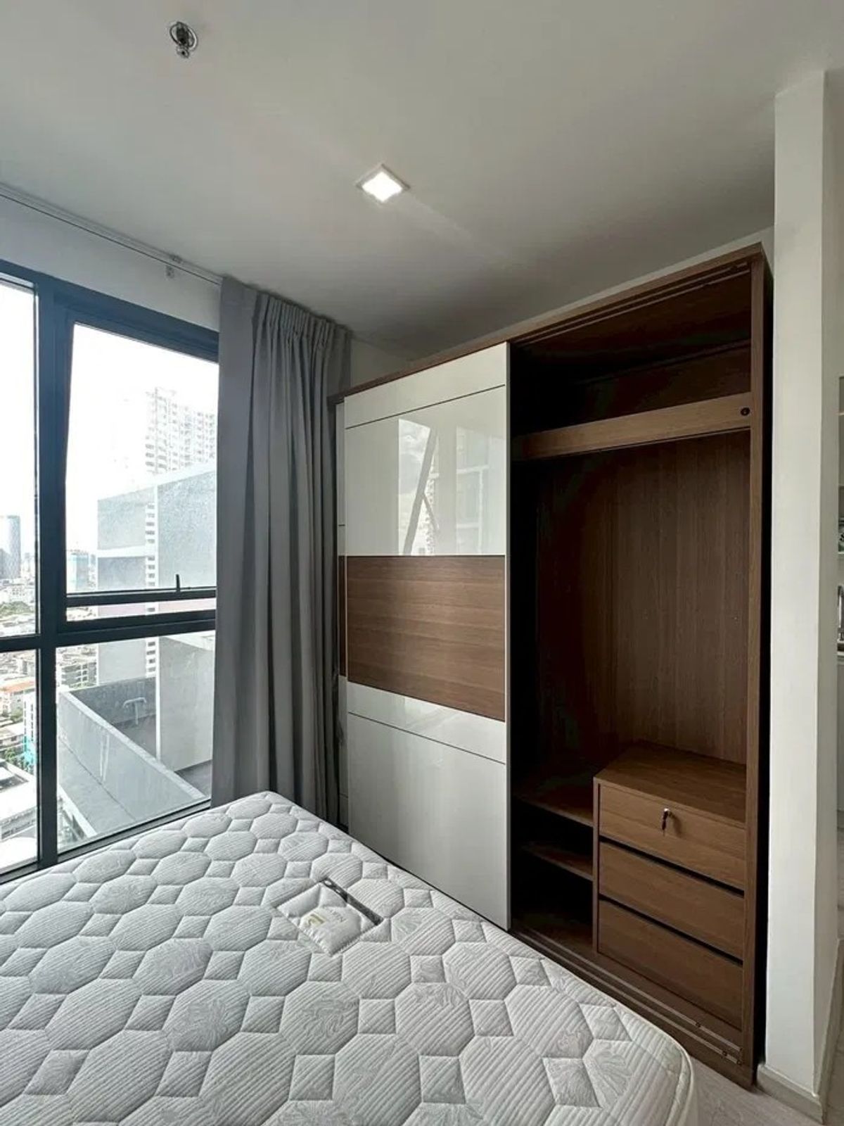 ขายคอนโดวงเวียนใหญ่ เจริญนคร : (รหัส T112) ขายคอนโด Ideo mobi sathorn : ไอดีโอ โมบิ สาทร ใกล้BTS กรุงธนบุรี