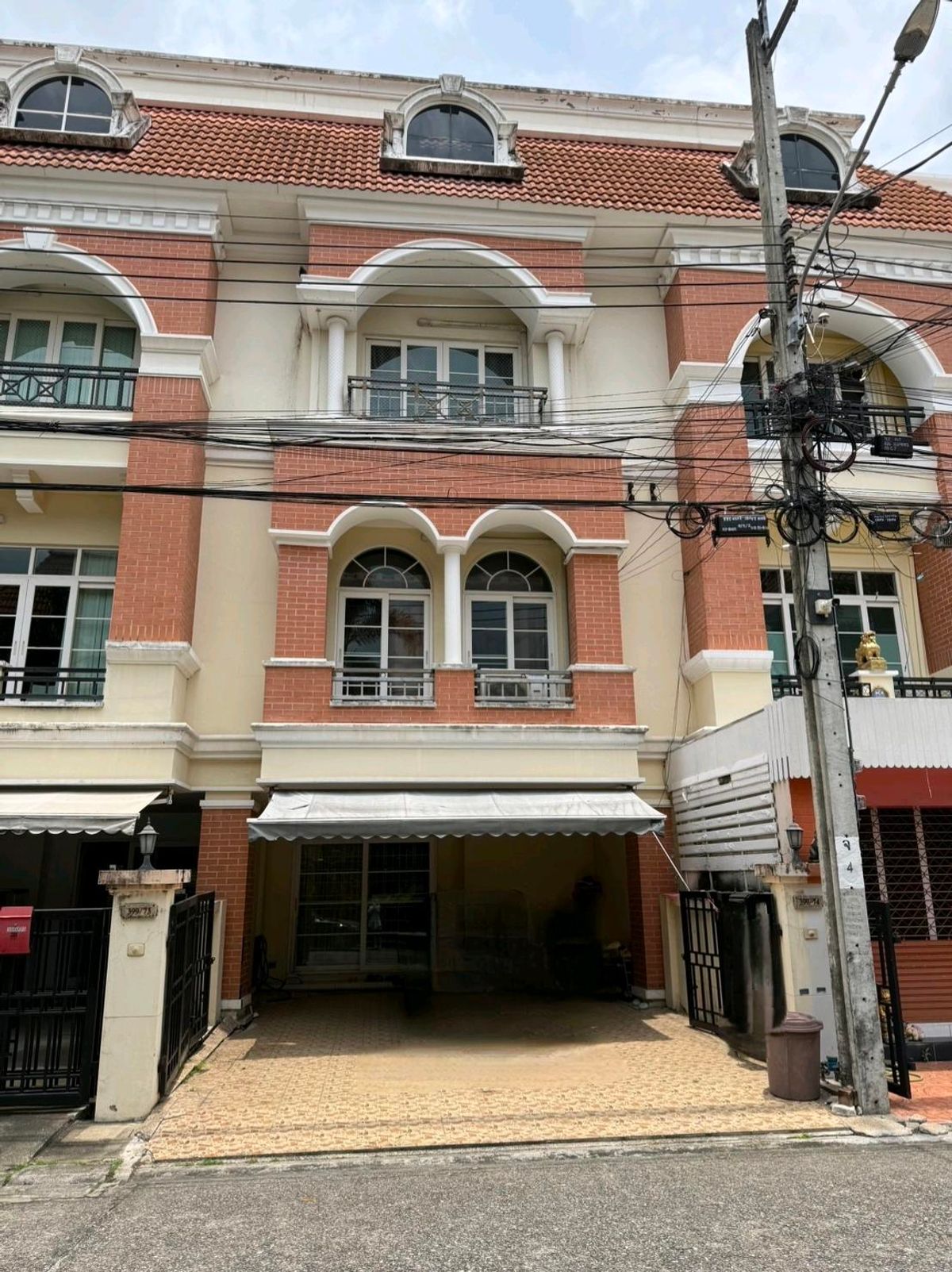 ทาวน์โฮมเกษตร นวมินทร์ ลาดปลาเค้า : ขาย / เช่า ปล่อยเช่าหมู่บ้านคาซ่า ซิตี้ ลาดพร้าว ซ.นวมินทร์ 111 ทาวน์โฮม 3 ชั้นครึ่ง เช่า 22000/เดือน ขาย 4.99 ล้าน
