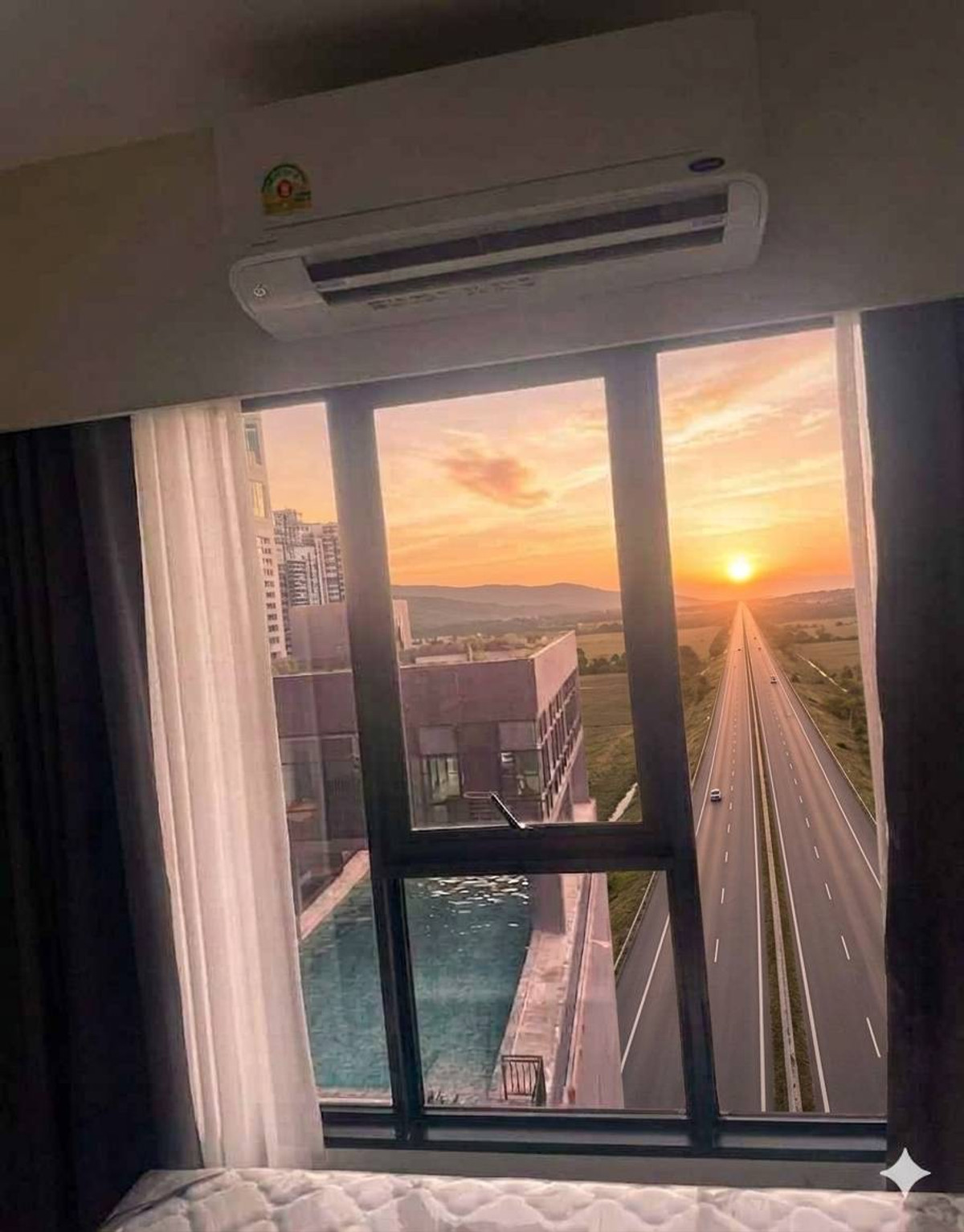 Sale DownCondoPathum Thani,Rangsit, Thammasat : Selling down Terra, Phase 2 south, pool view+central garden