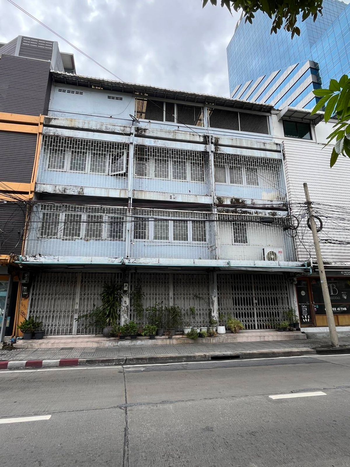 ให้เช่าอาคารพาณิชย์สุขุมวิท อโศก ทองหล่อ : 🏢 ให้เช่าตึกแถว ซอยสุขุมวิท 42 BTS เอกมัย 350 ม. - 3 คูหา 4 ชั้น 792 ตรม.