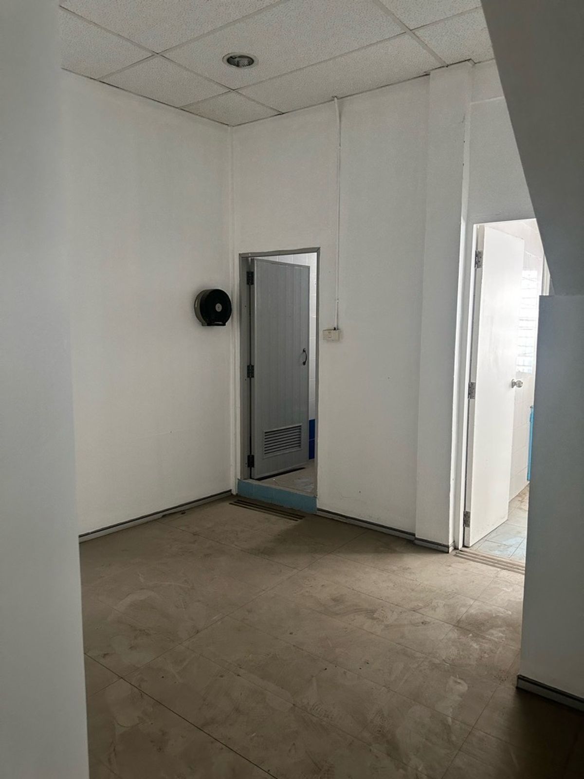 ให้เช่าอาคารพาณิชย์สีลม ศาลาแดง บางรัก : ให้เช่าอาคารพาณิชย์4ชั้น ทำเลทอง – ติดถนนพัฒน์พงศ์ ใกล้สีลม