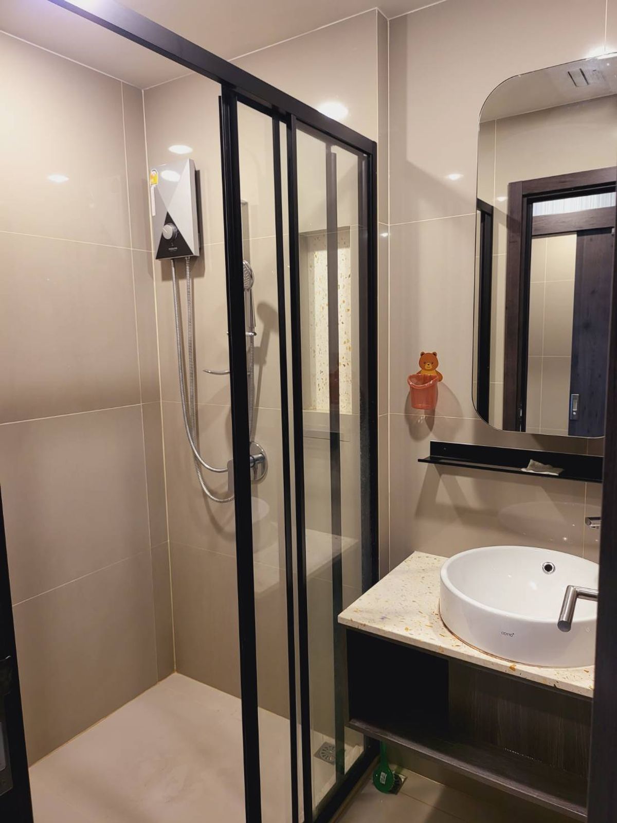 For RentCondoRatchadapisek, Huaikwang, Suttisan : !! Beautiful room for rent. Condo XT Huaykwang near MRT Huai Khwang.