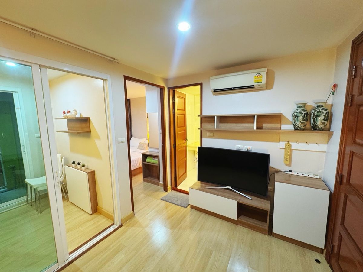 For RentCondoRatchadapisek, Huaikwang, Suttisan : Condo for rent, Emerald Residence
Fully Furnished and Appliances
Near MRT Huaykwang