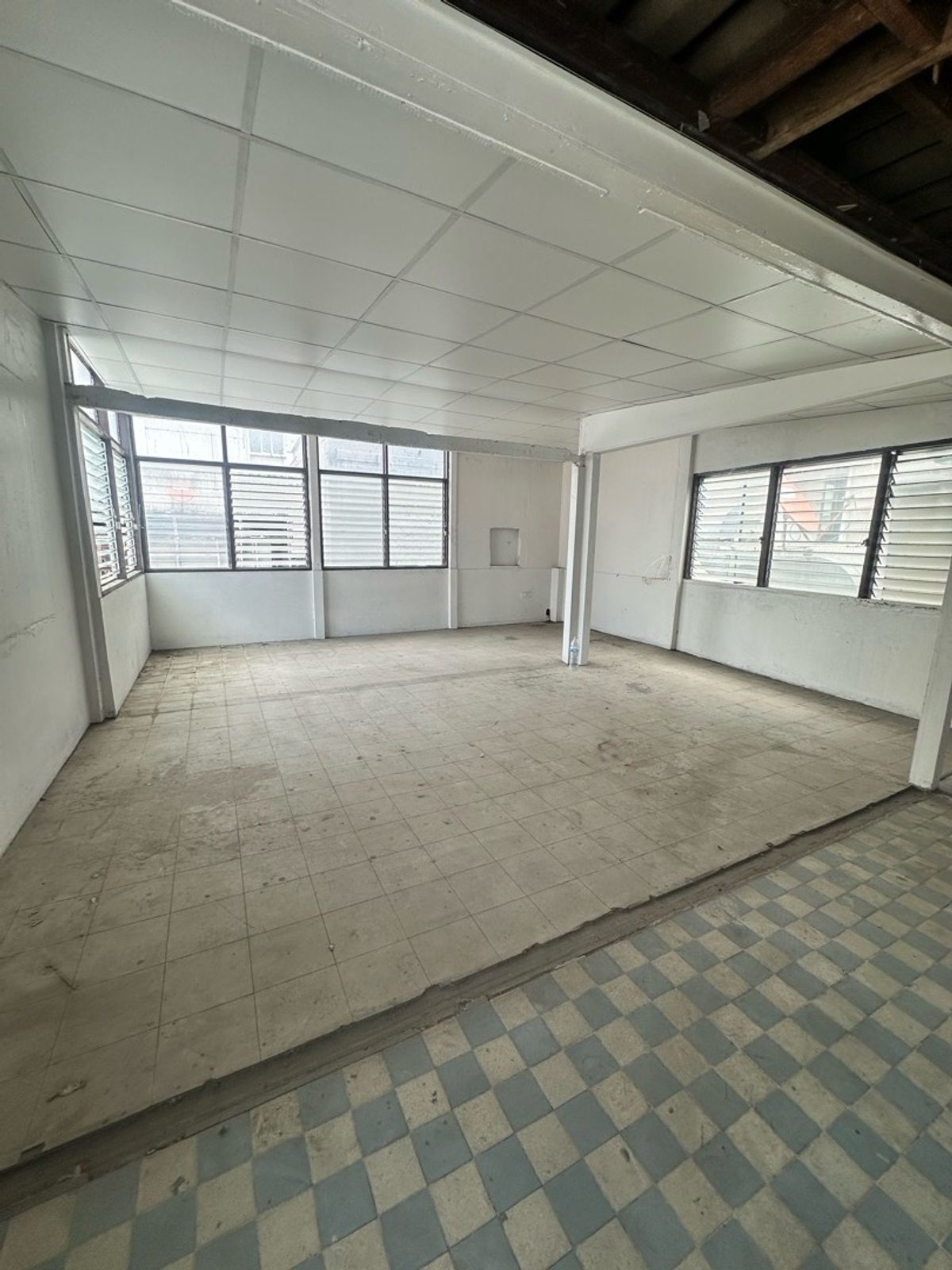 ให้เช่าอาคารพาณิชย์สีลม ศาลาแดง บางรัก : ให้เช่าอาคารพาณิชย์4ชั้น ทำเลทอง – ติดถนนพัฒน์พงศ์ ใกล้สีลม