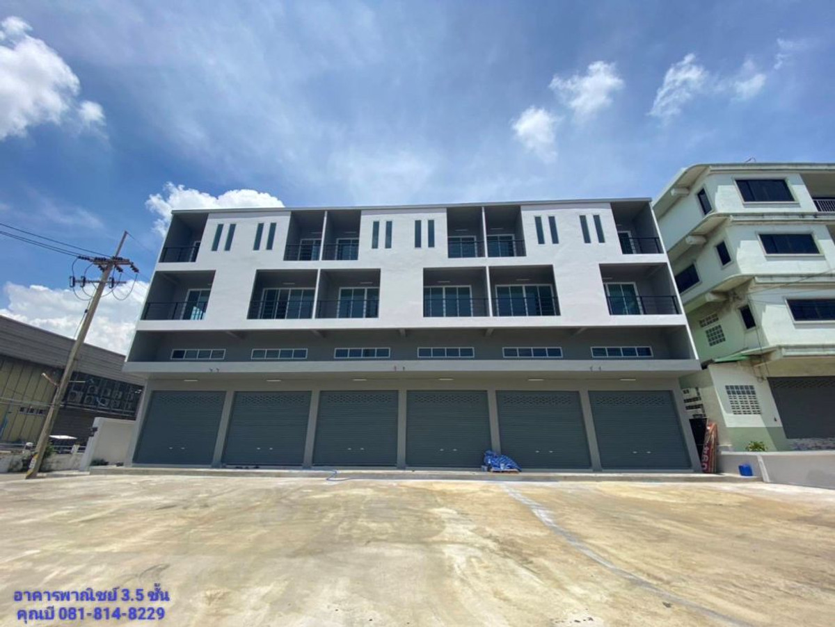 For SaleShop HouseMahachai Samut Sakhon : Selling or renting a 3.5 -story commercial building with a deck for Utectic 2 km 24 to 25 projects, only 200 meters from Central Mahachai, on Rama 2 Road.