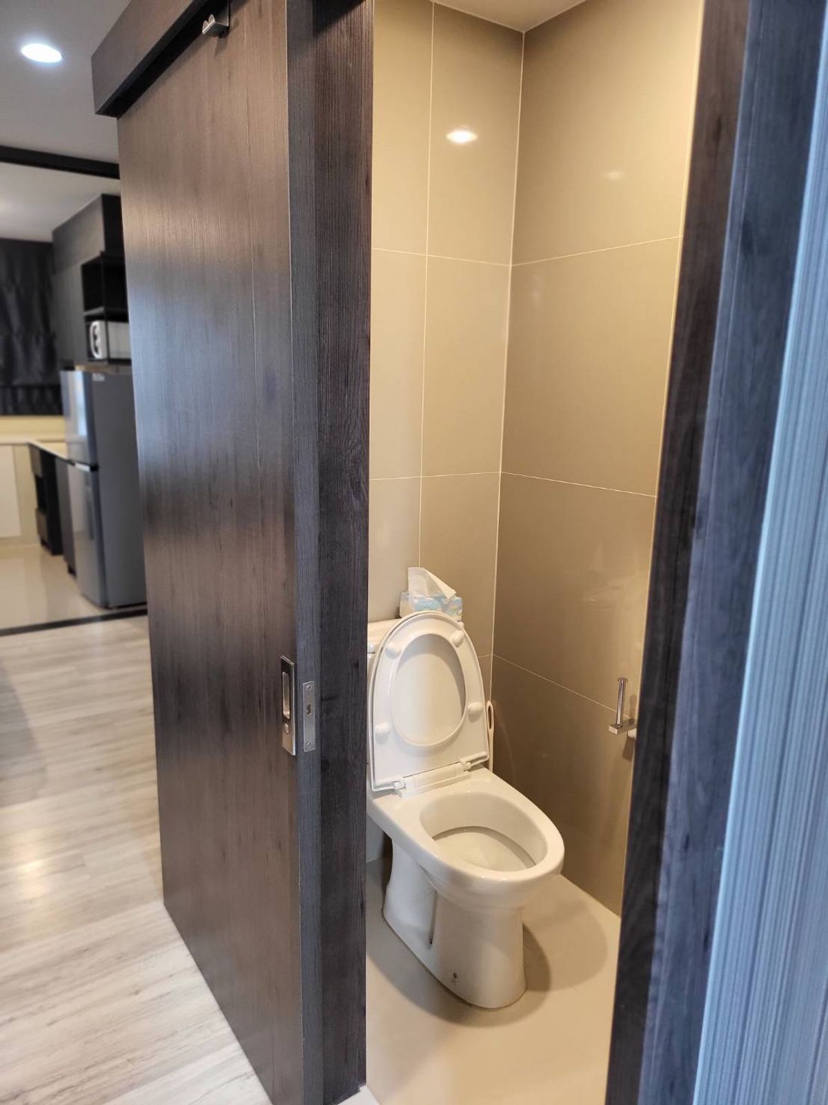 For RentCondoRatchadapisek, Huaikwang, Suttisan : !! Beautiful room for rent. Condo XT Huaykwang near MRT Huai Khwang.