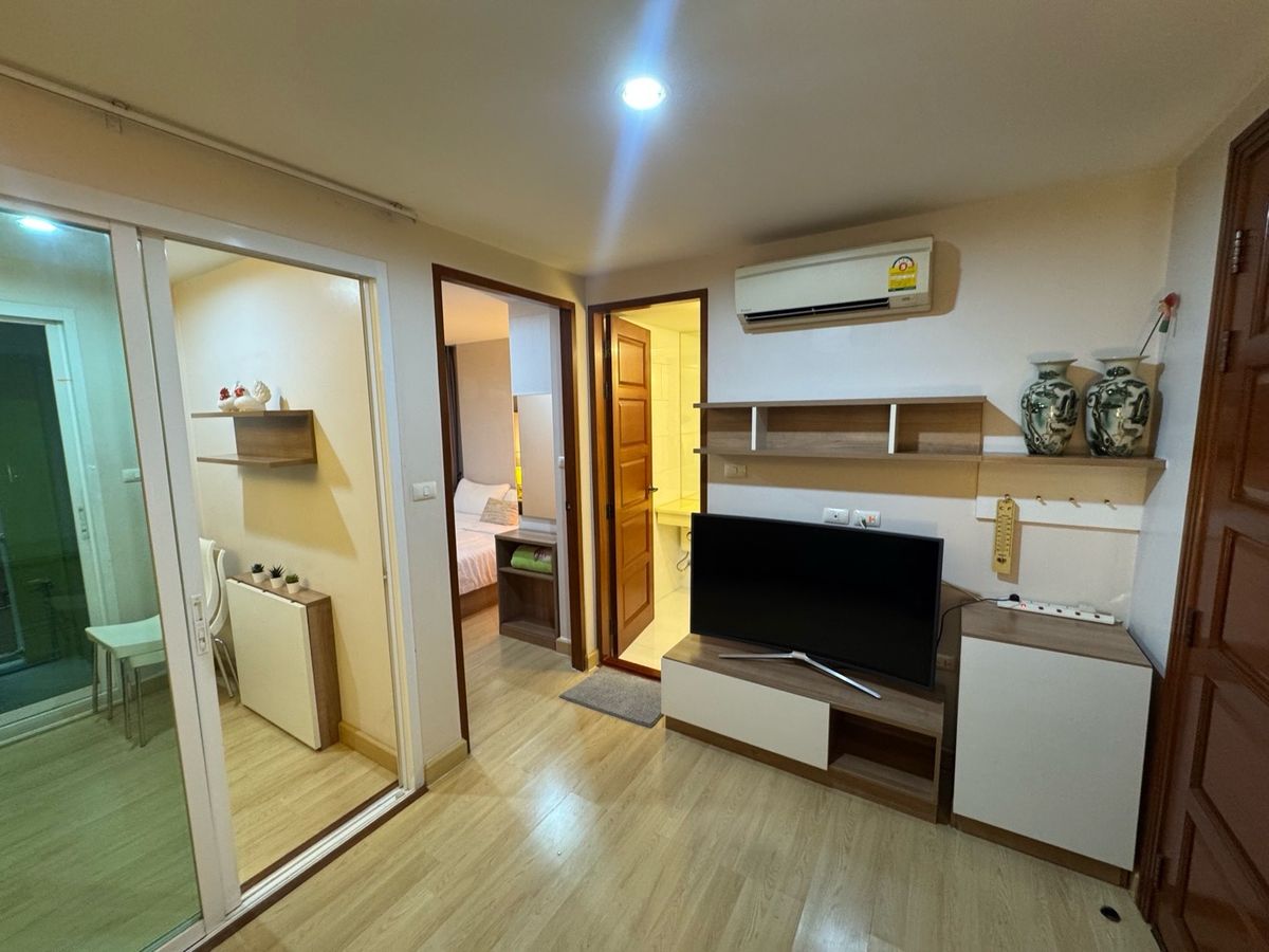 For RentCondoRatchadapisek, Huaikwang, Suttisan : Condo for rent, Emerald Residence
Fully Furnished and Appliances
Near MRT Huaykwang